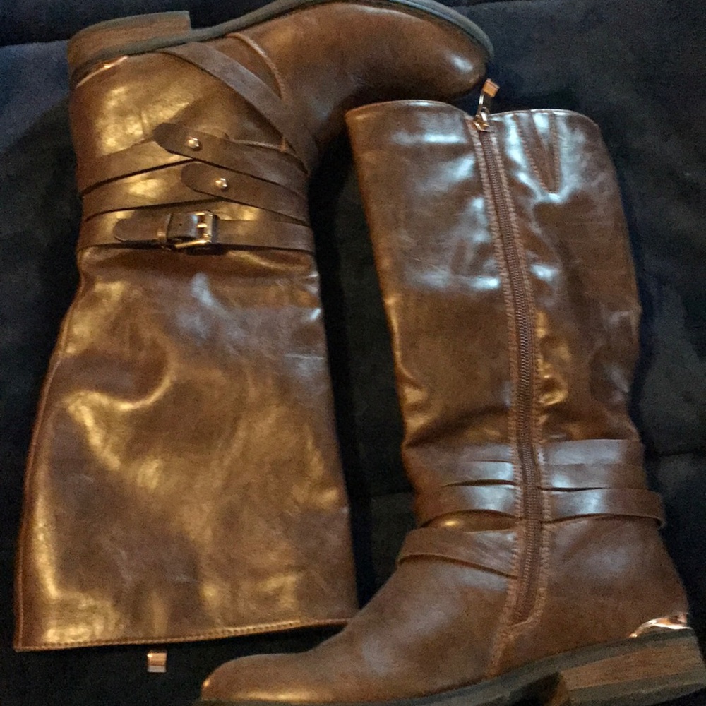 Kids boots size 4